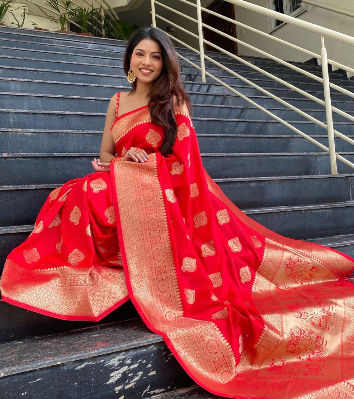 Soft Lichi Silk Jacquard Party Wear Saree with rich pallu
