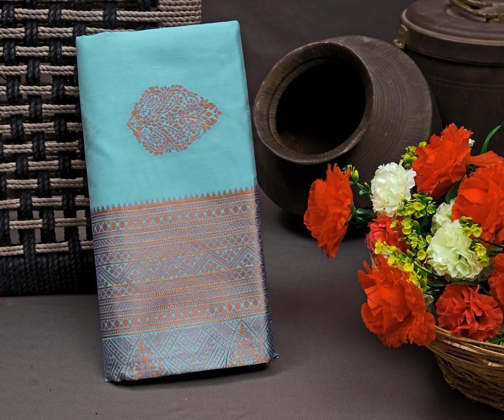 Women's Kanjivaram Soft Silk Saree For Wedding With Un-Stitched Blouse Piece Paithani