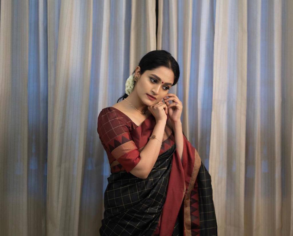 Reach Pallu Jacquard Saree For Women