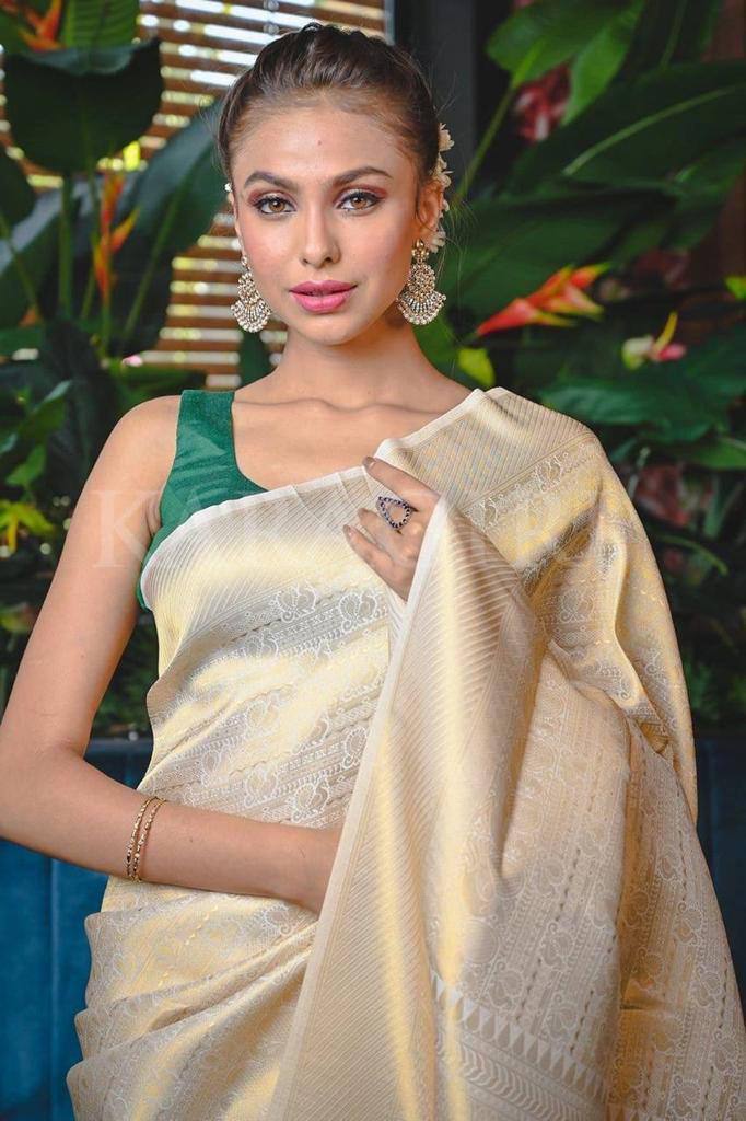 Stupendous Lichi Silk Jacquard Work Wedding Wear Saree Blouse
