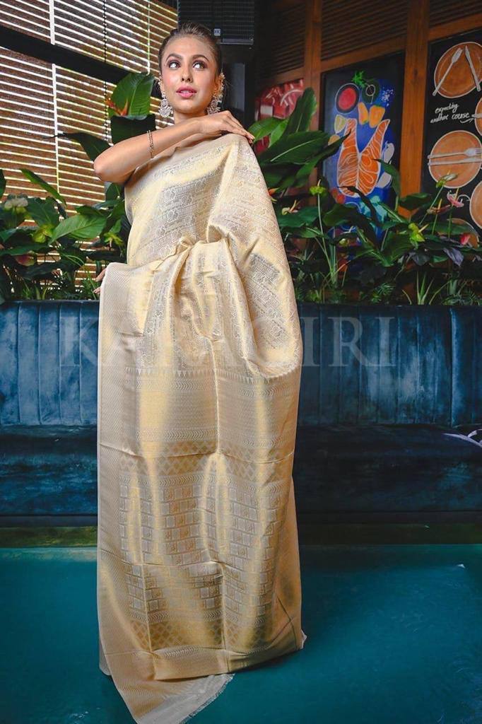 Stupendous Lichi Silk Jacquard Work Wedding Wear Saree Blouse