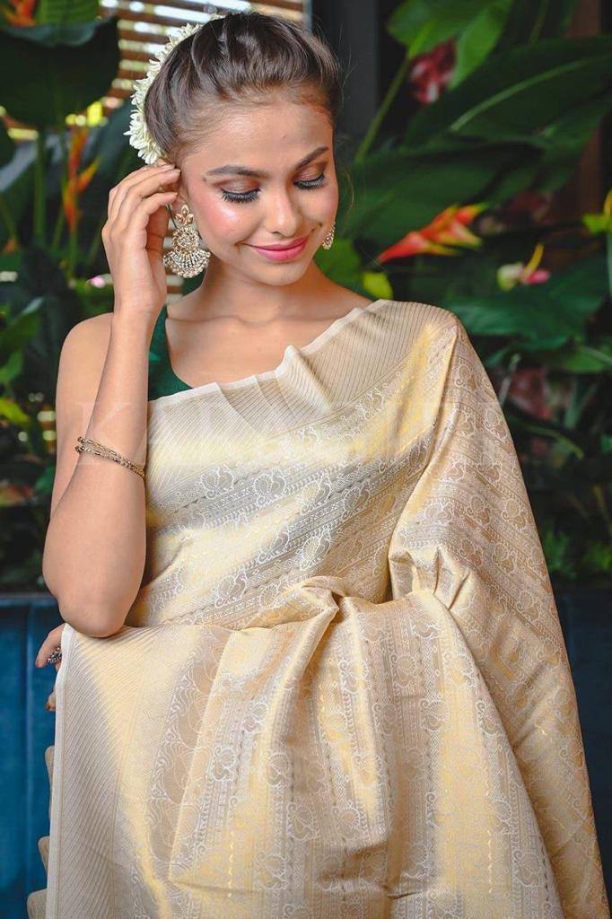 Stupendous Lichi Silk Jacquard Work Wedding Wear Saree Blouse