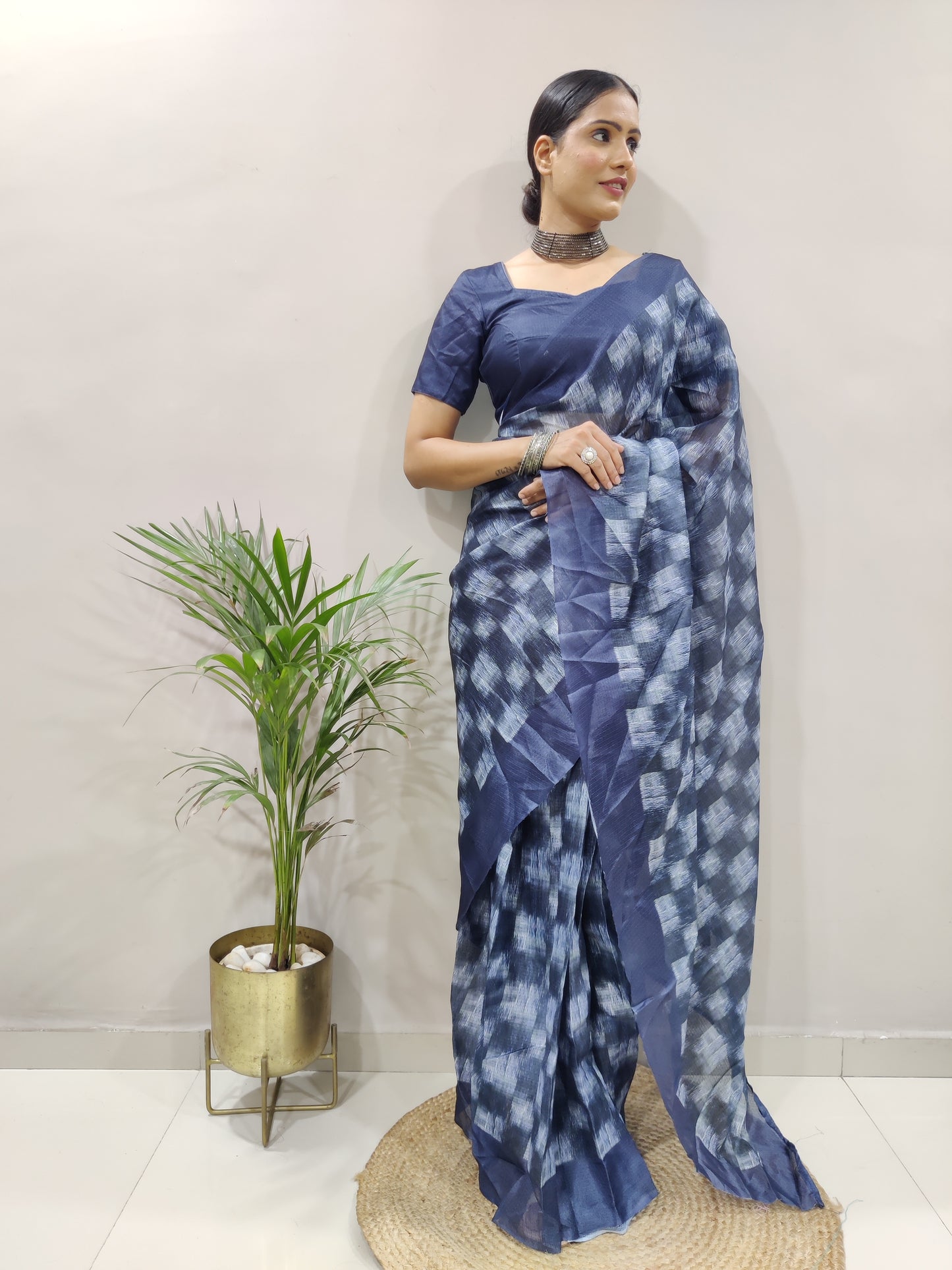 Manga Kota chex with Beautiful Digital printed Saree & Full Stitch Ready to wear Saree