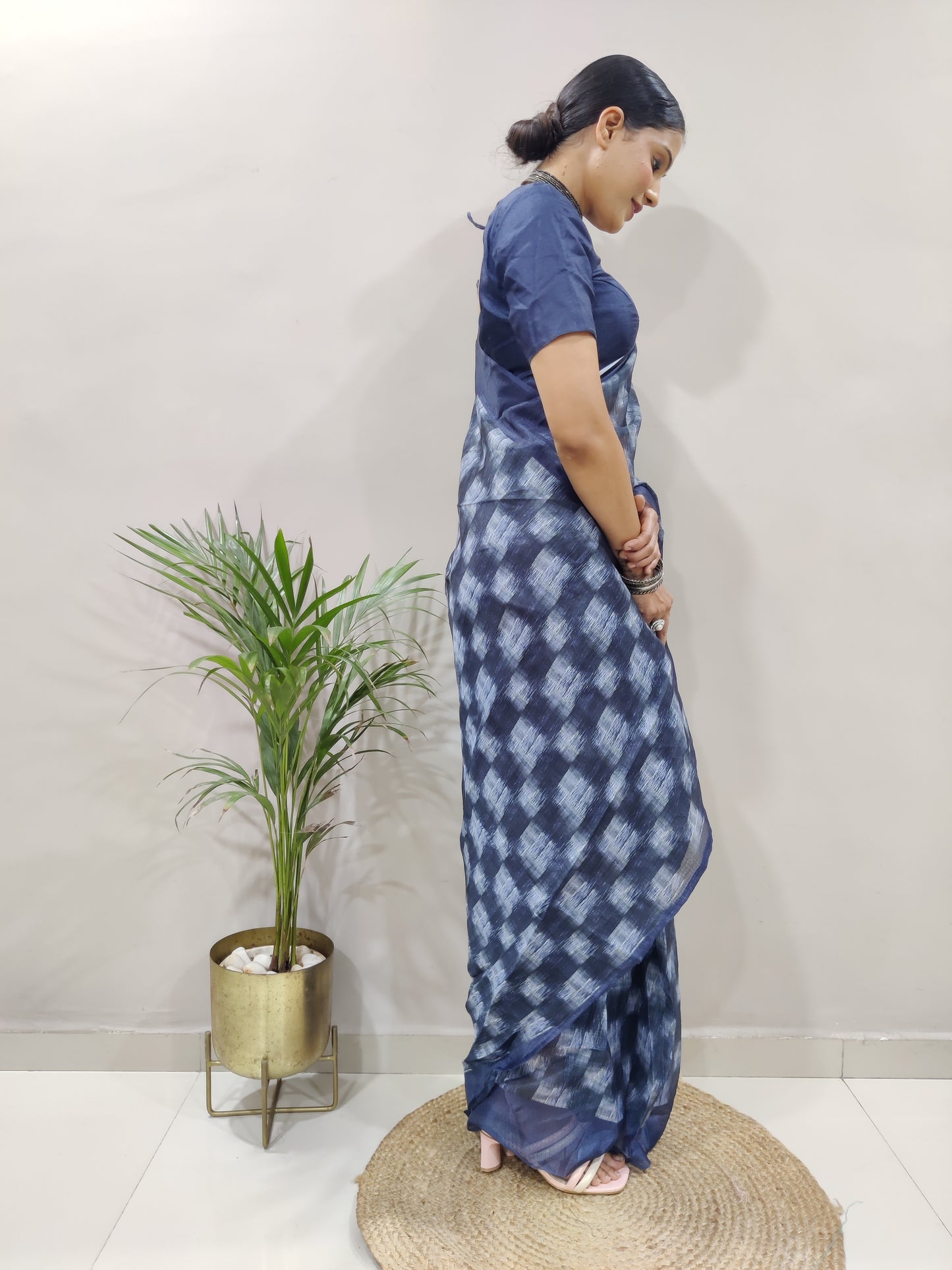 Manga Kota chex with Beautiful Digital printed Saree & Full Stitch Ready to wear Saree