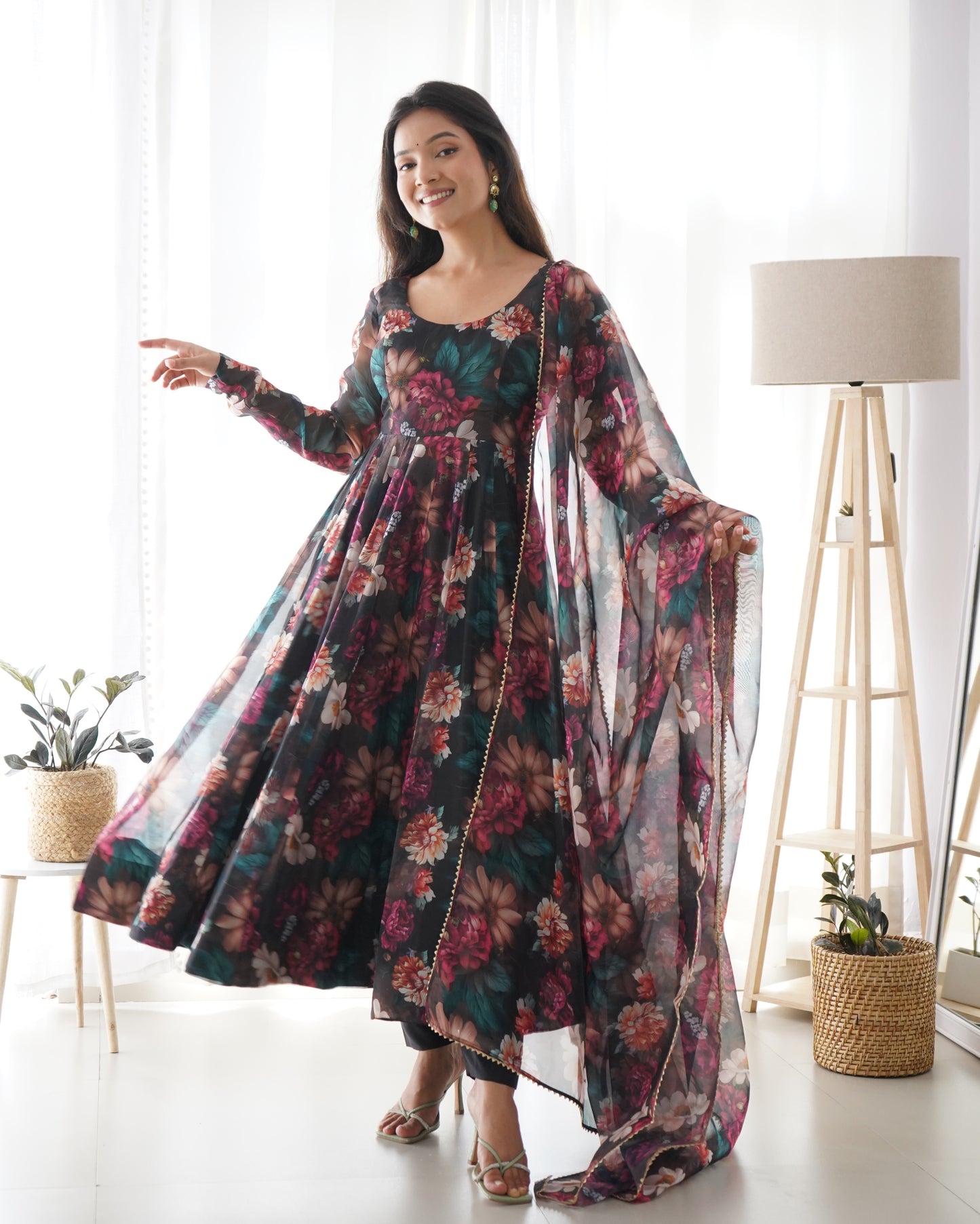 Beautiful Pure Soft Organza Silk Fabric Fully Flair Kali Pattern And Canvas With Dupatta Set ,pent Ready To Wear