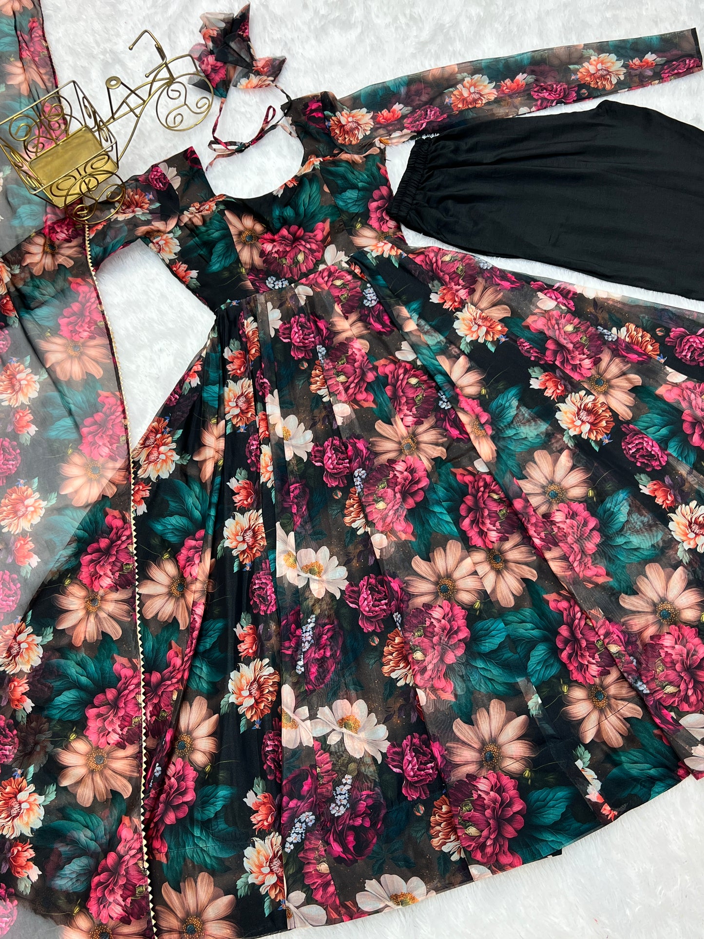 Beautiful Pure Soft Organza Silk Fabric Fully Flair Kali Pattern And Canvas With Dupatta Set ,pent Ready To Wear