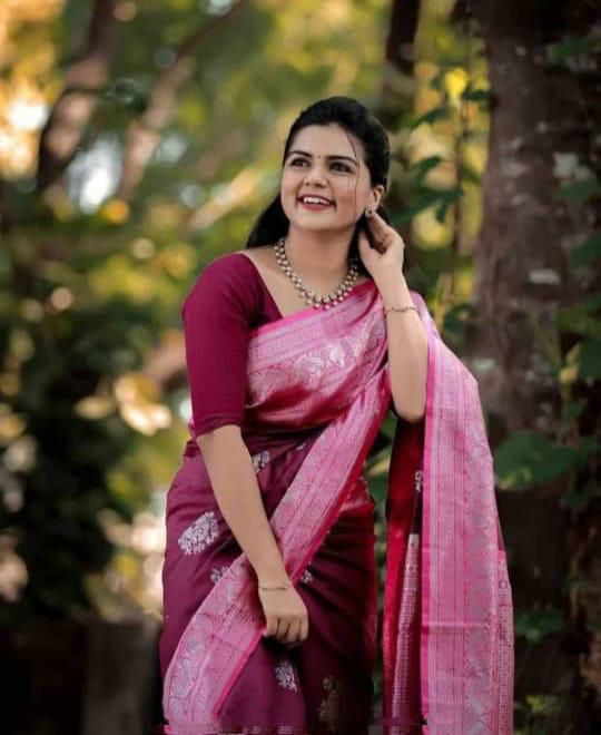 Reach Pallu Jacquard Saree For Women