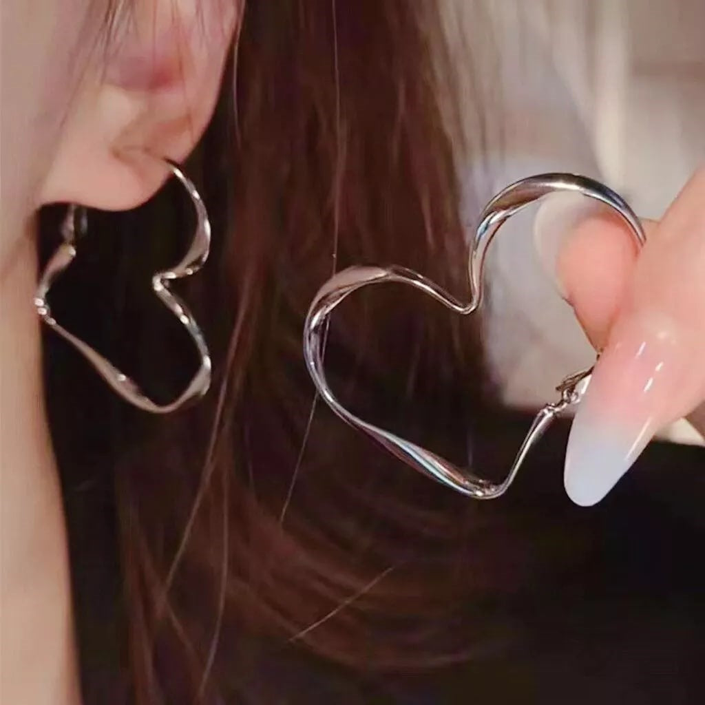 Bewildering Korean Style Heart Shape Silver Plated Earrings