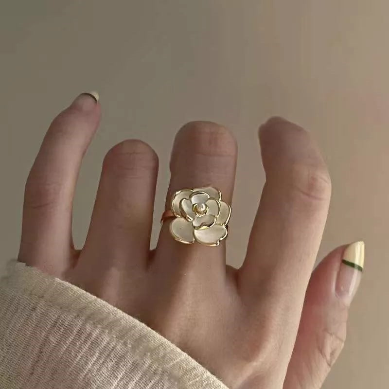 Sizzling Glossy Flower Imitation Pearl Gold Plated Ring For Women