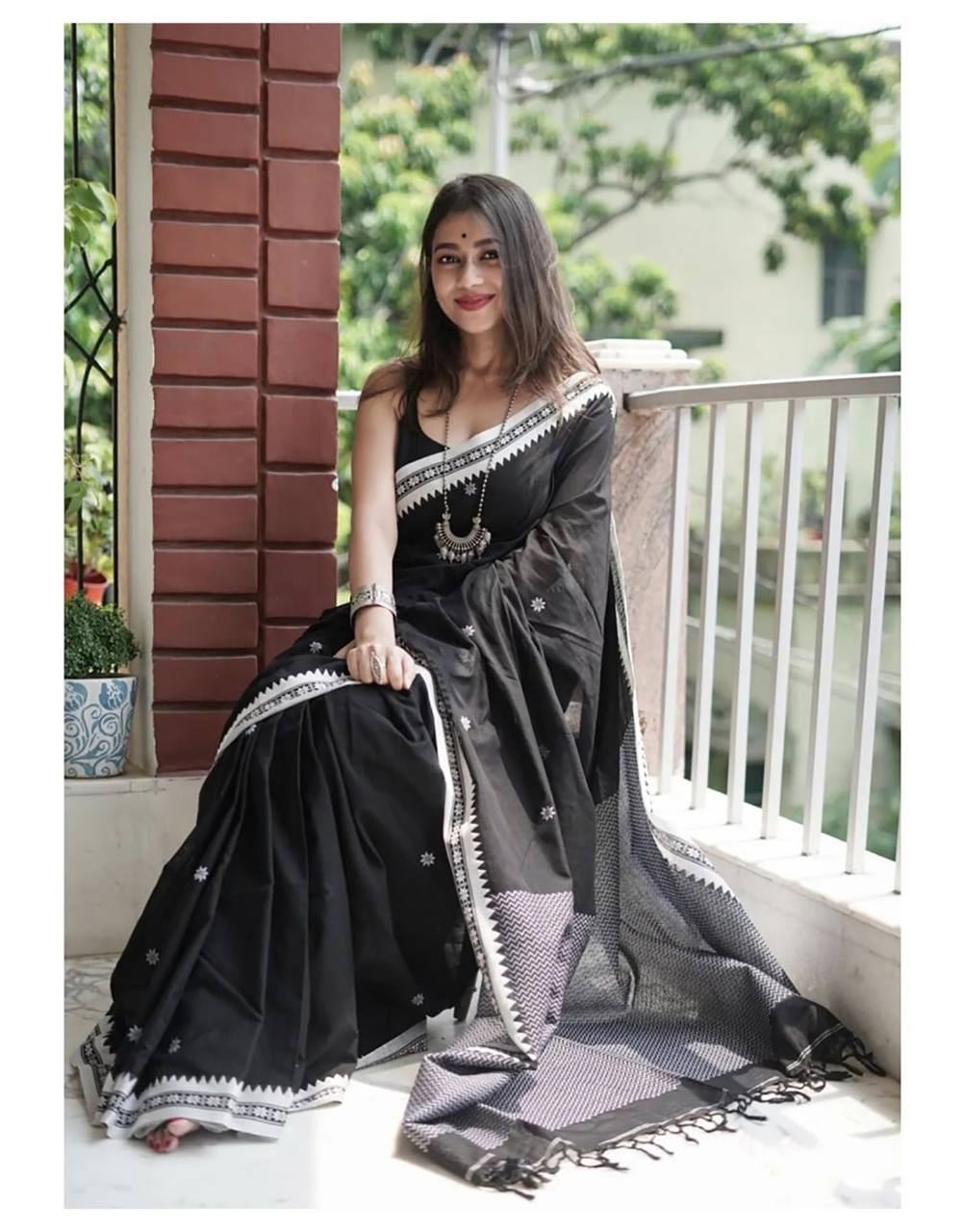 Reach Pallu Jacquard Saree For Women