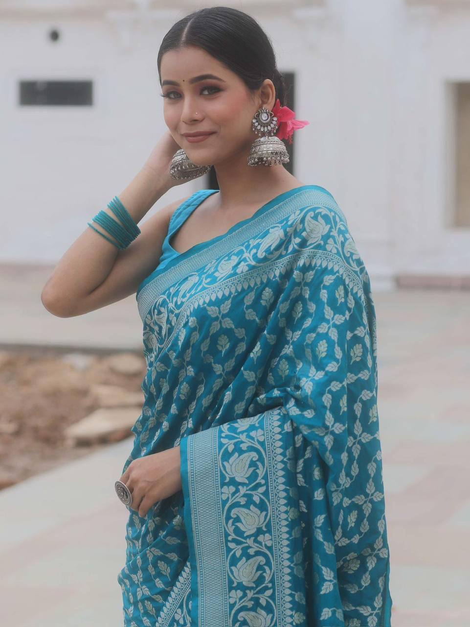 Exquisite Soft Lichi Silk Saree with Rich Jacquard Weave