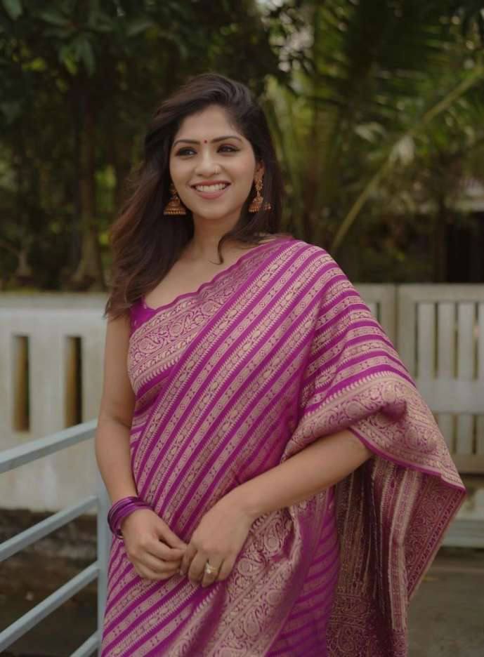 Soft Lichi Silk Saree with Elegant Jacquard Weaving