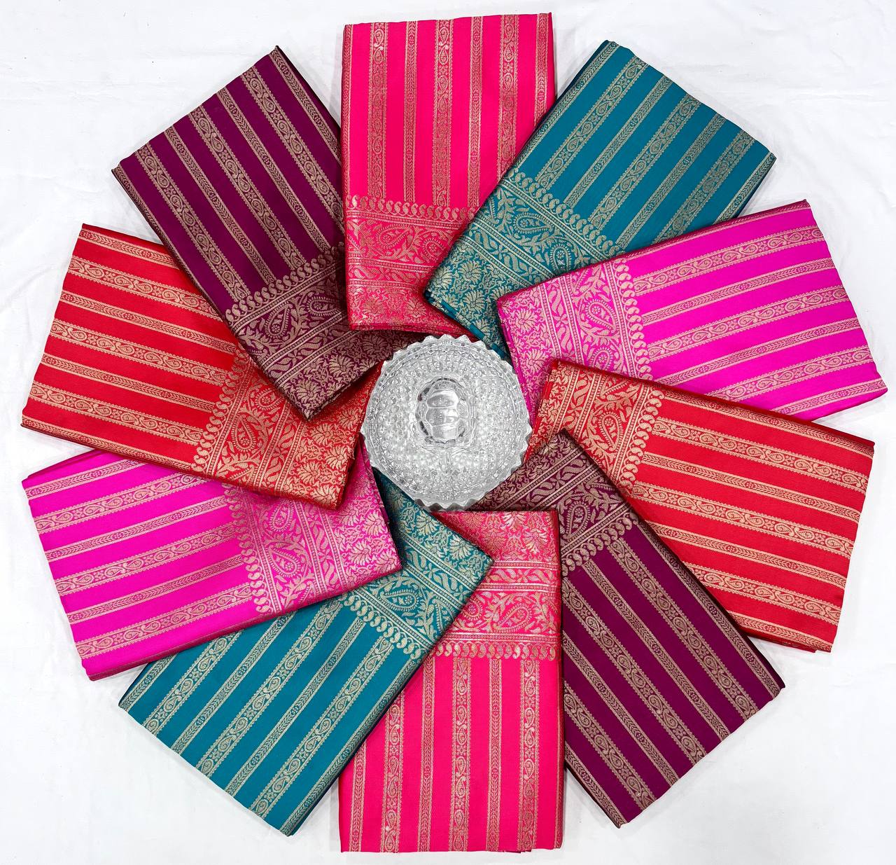 Soft Lichi Silk Saree with Elegant Jacquard Weaving