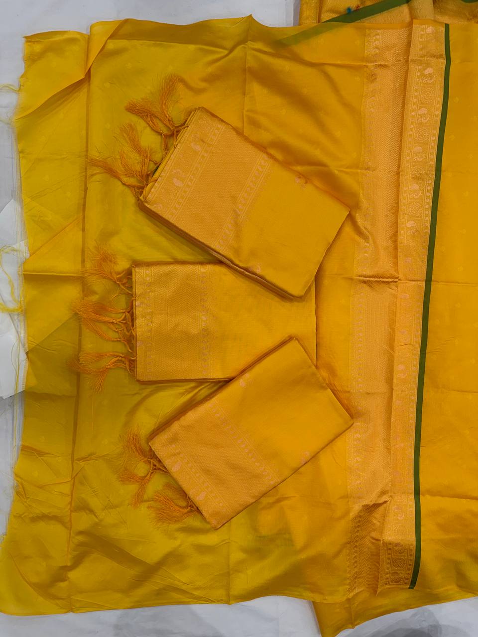 Exquisite Lichi Silk Saree with Jacquard Weaving