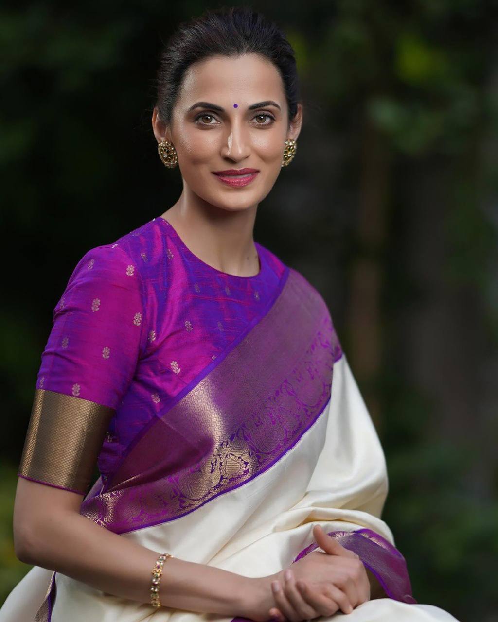 Soft Lichi Silk Saree with Jacquard Weaving