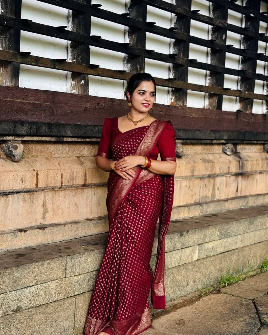 Soft Lichi Silk Saree with Jacquard Weaving