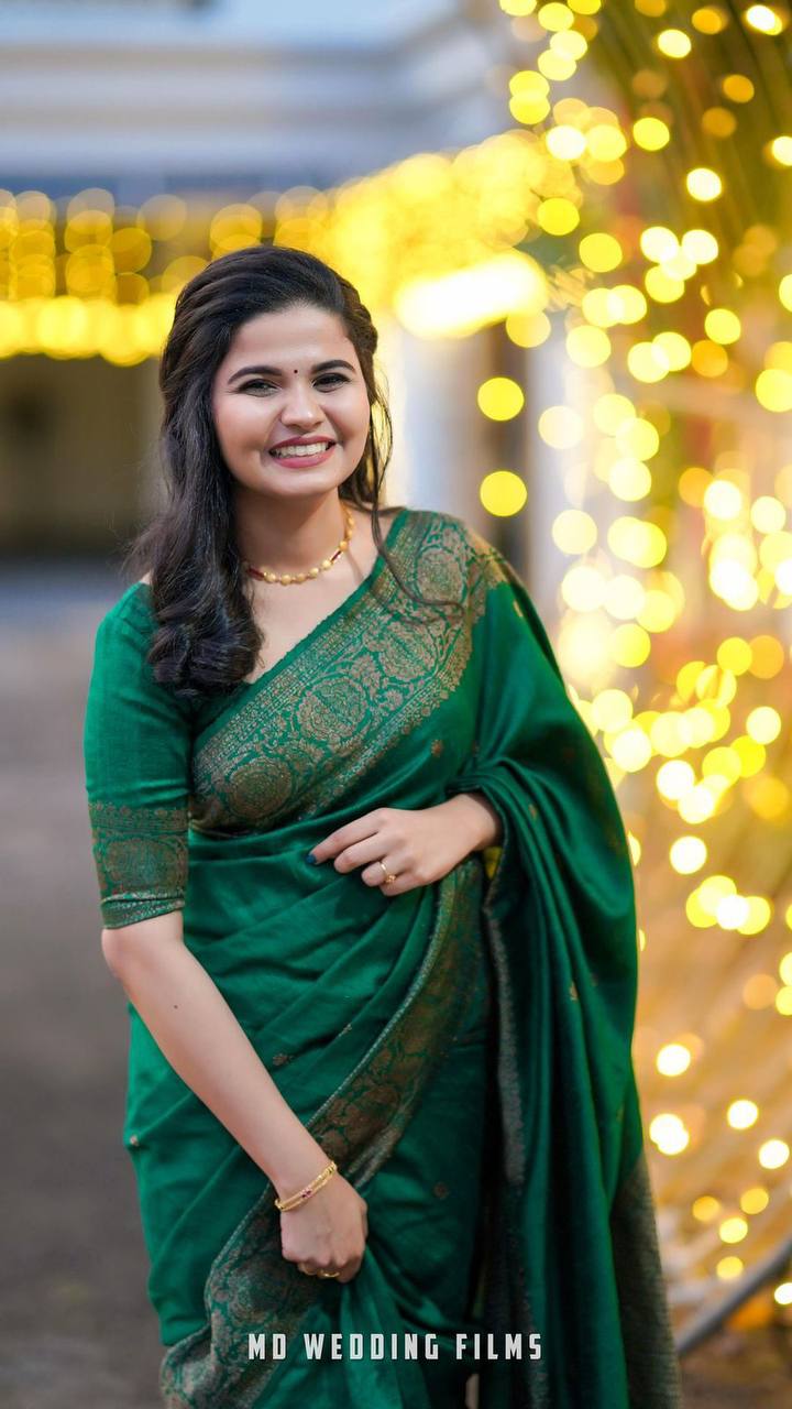 Soft Lichi Silk Saree with Jacquard Weaving