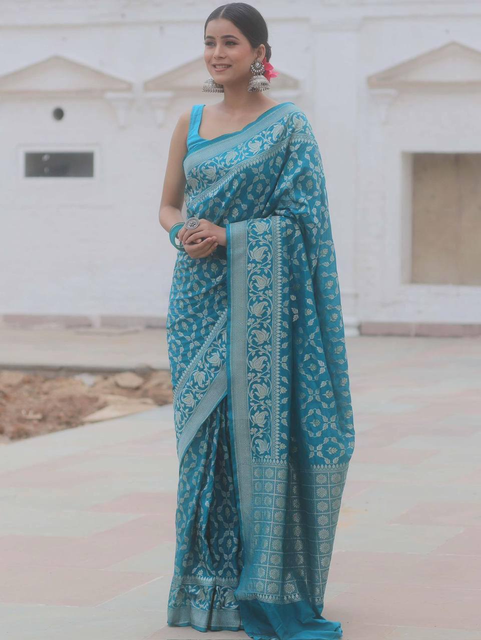 Exquisite Soft Lichi Silk Saree with Rich Jacquard Weave