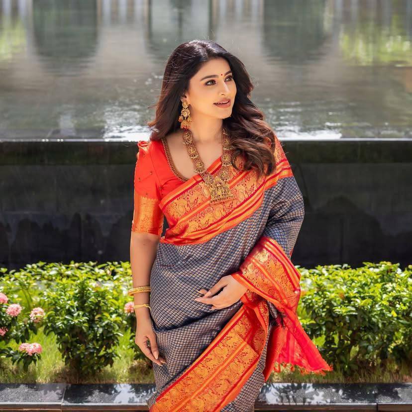 Soft Lichi Silk Saree with Elegant Jacquard Weave
