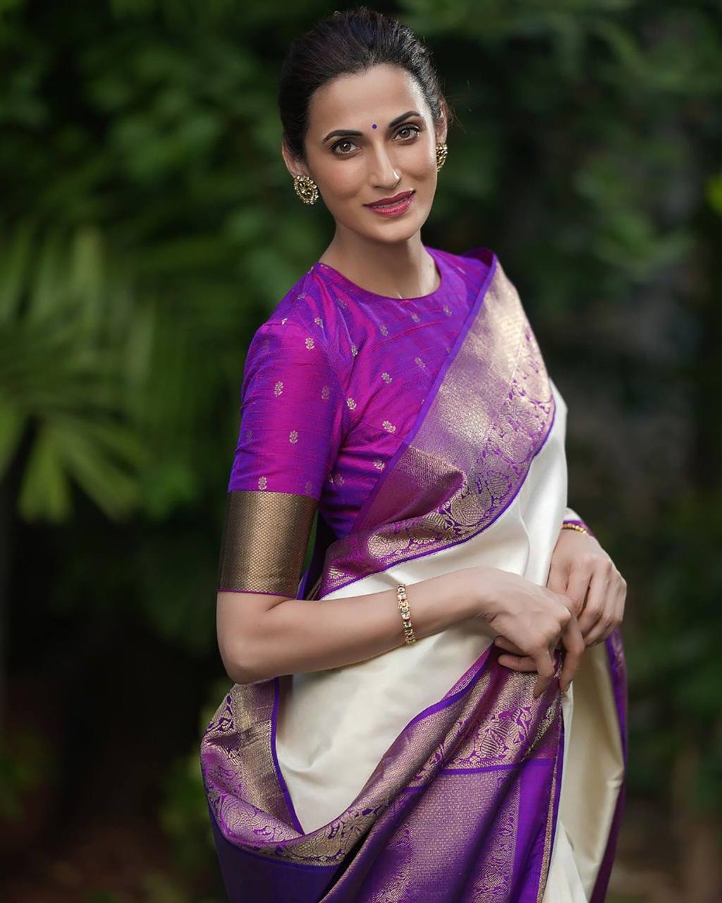 Cream Color Banarasi Silk Saree Blouse