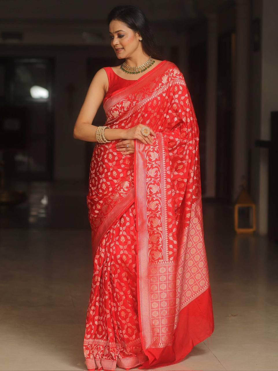 Exquisite Soft Lichi Silk Saree with Rich Jacquard Weave