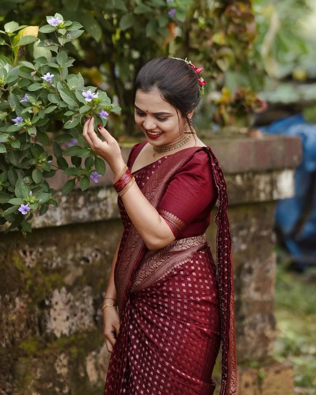Soft Lichi Silk Saree with Jacquard Weaving