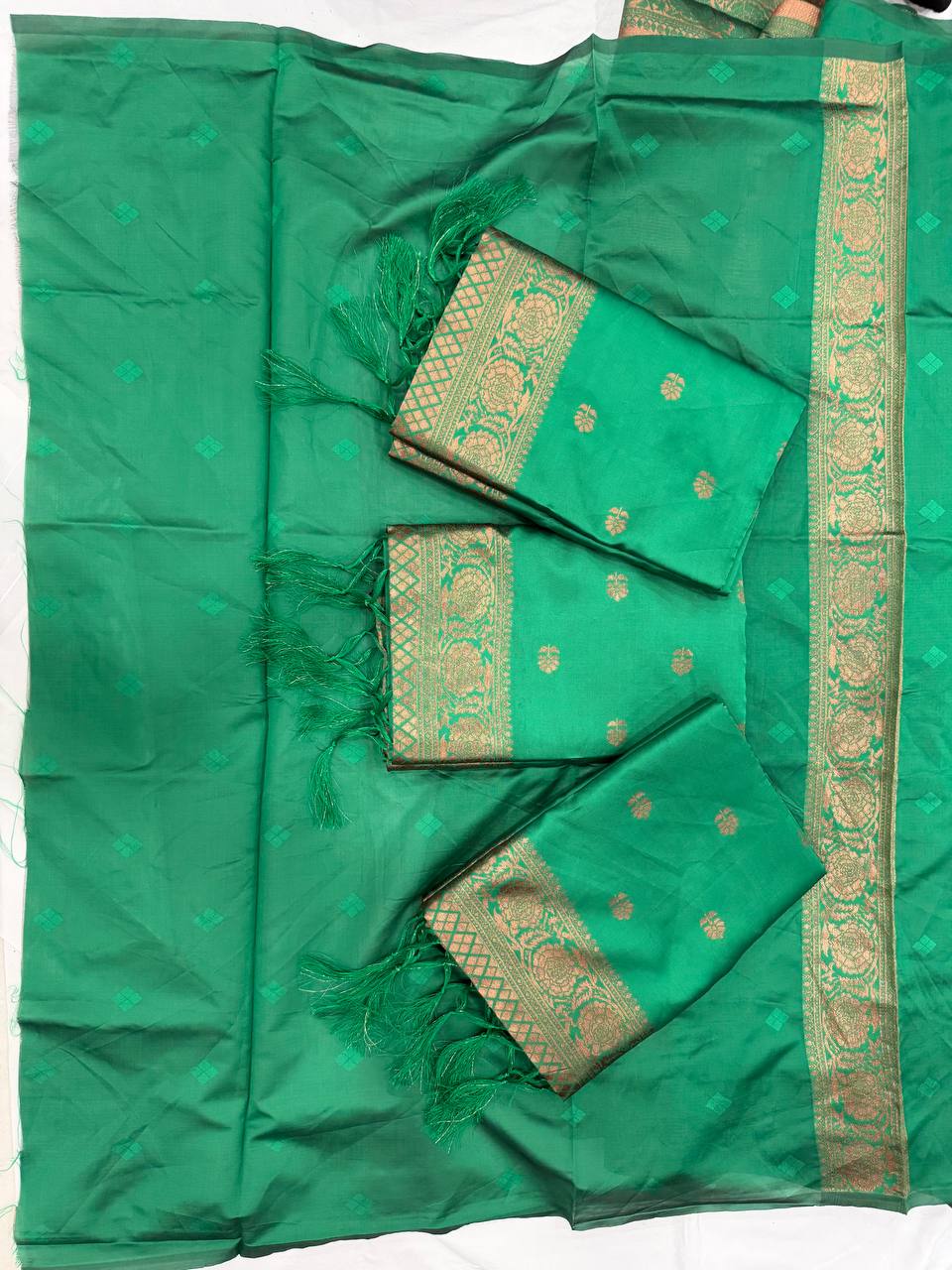 Soft Lichi Silk Saree with Jacquard Weaving