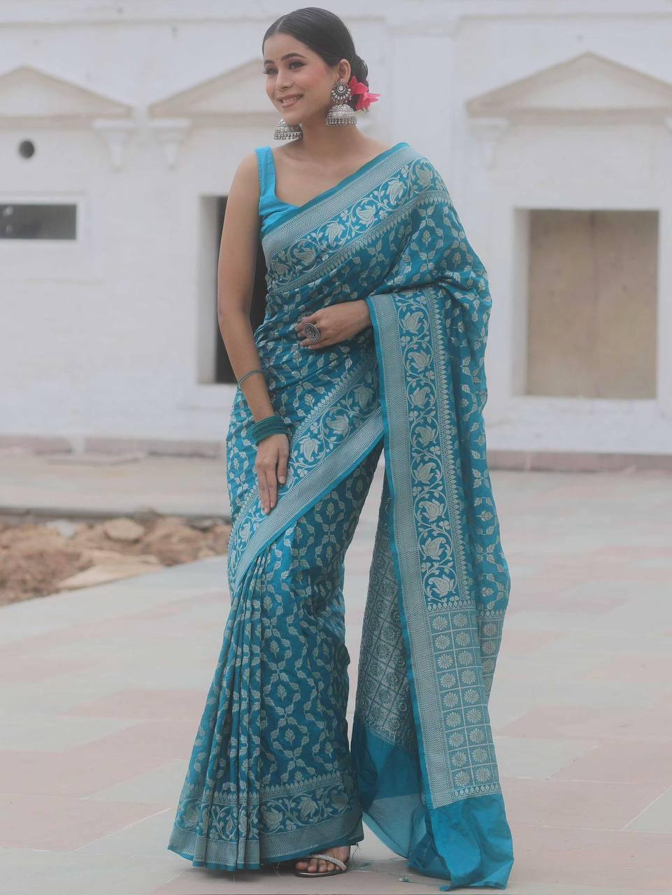 Exquisite Soft Lichi Silk Saree with Rich Jacquard Weave