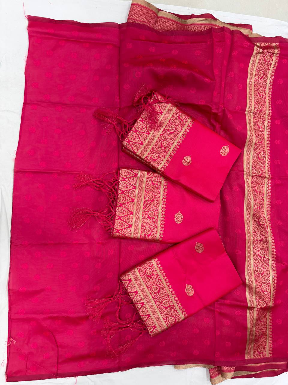 Exquisite Soft Lichi Silk Saree with Rich Jacquard Weaving Tassel