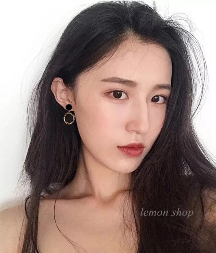Black Korean Latest high-grade net red design, light luxury circle geometric Earrings For Girls and Women