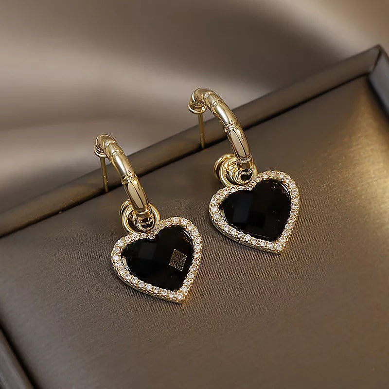 Urban Trend personalized and fashionable new black peach heart full diamond C-shaped Earrings For Girls and Women