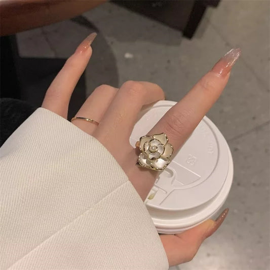 Sizzling Glossy Flower Imitation Pearl Gold Plated Ring For Women